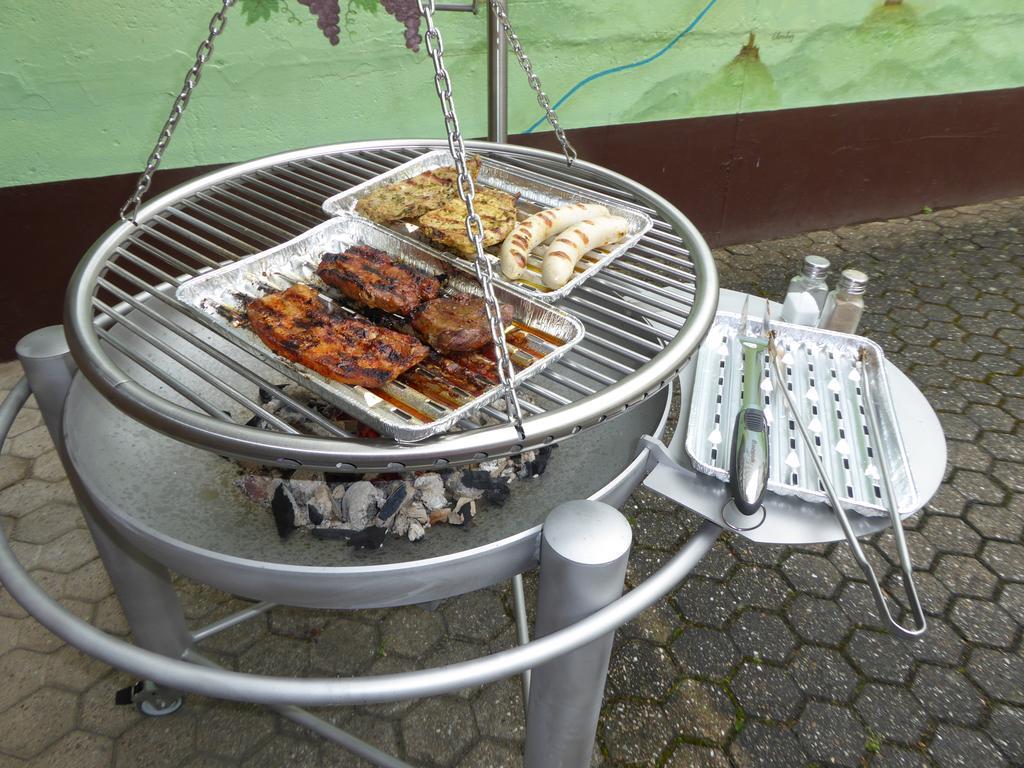 Ferienwohnungen Im Moseltal Loef Exterior photo